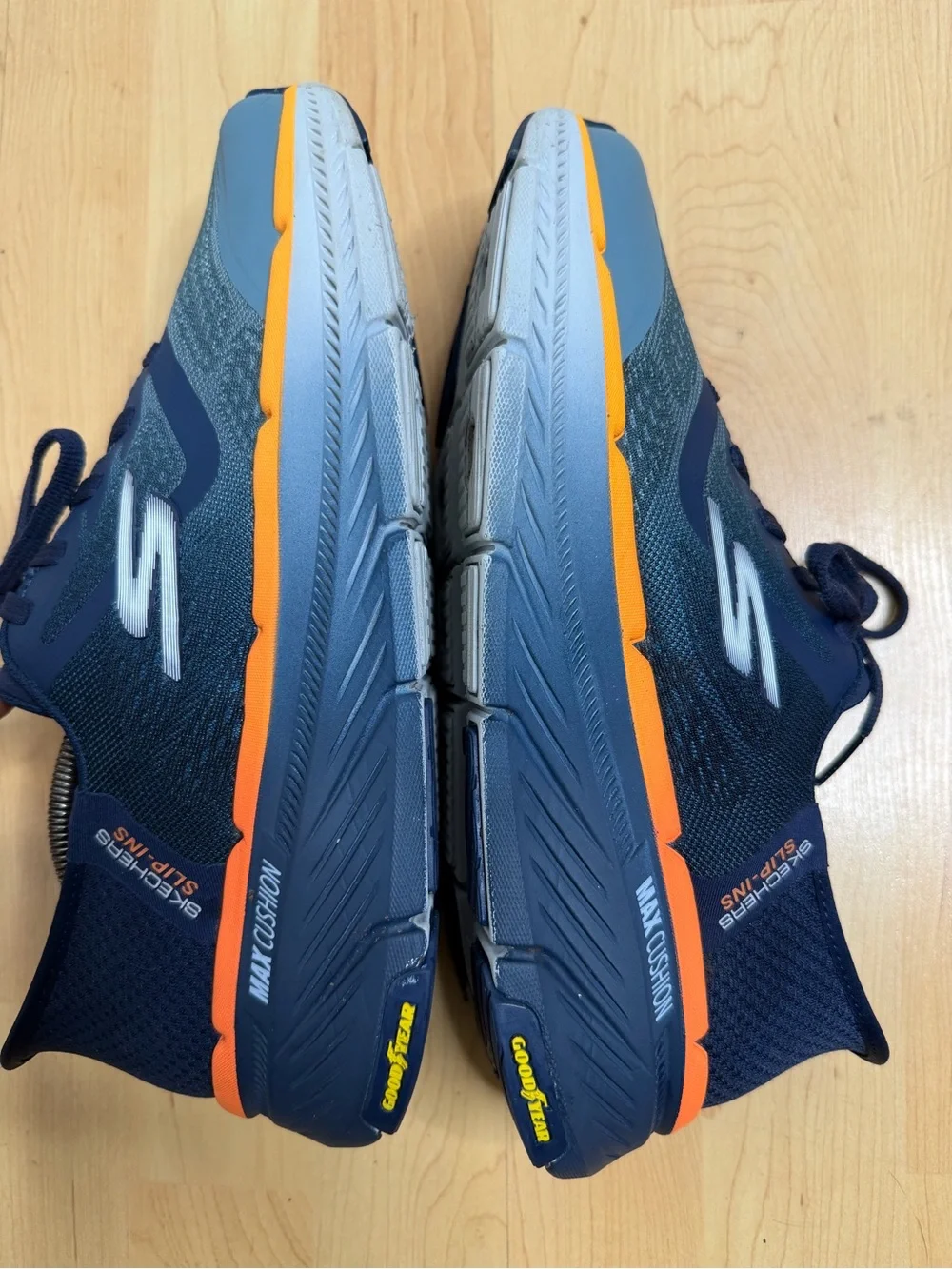 Skechers Slip-ins Max Cushioning Premier 2.0 Goodyear Men’s 9.5 Running Shoes